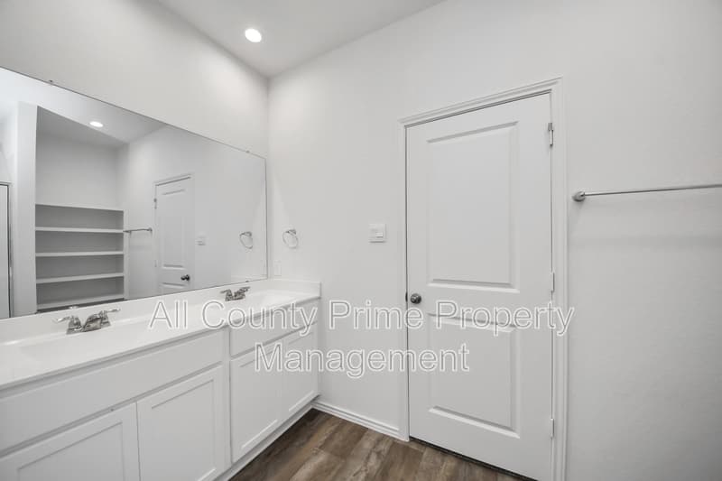 Fulshear House: 31303 Heddington Ln