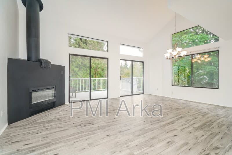Kirkland House: 11818 NE 105th Ct
