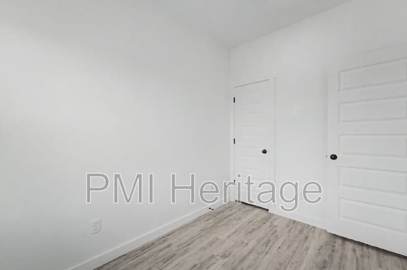Centerton House: 550 Discovery Ave