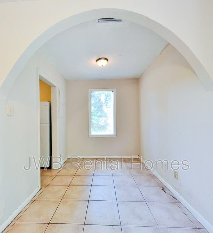 Jacksonville House: 2942 Bethel Ct