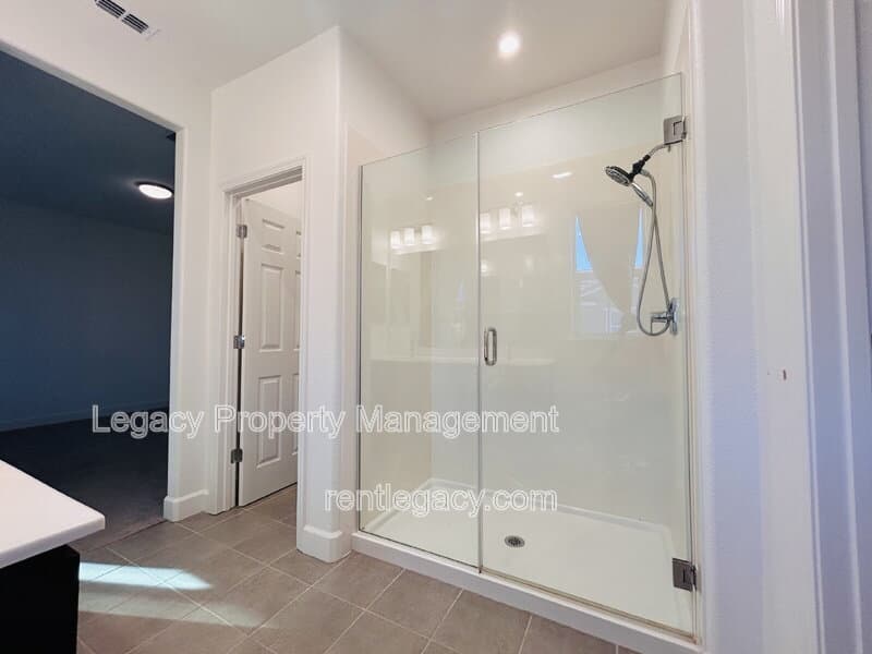 Vacaville House: 320 Fruitvale Rd