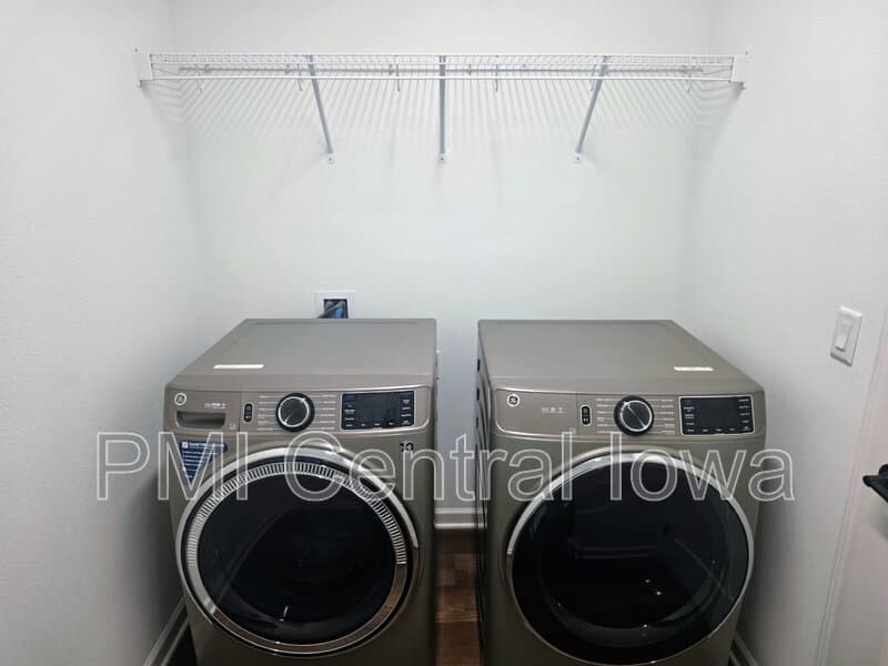 Des Moines Townhome: 423 SW 12th St