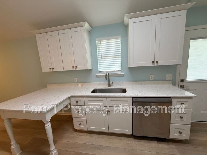 Savannah House: 2311 Tennessee Ave