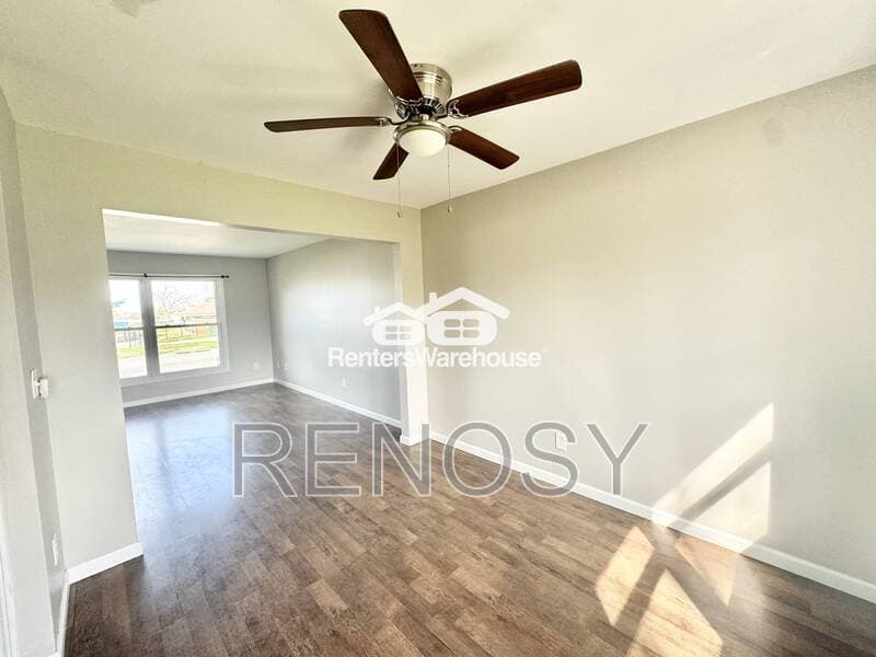 Des Moines House: 4924 Madison Ave