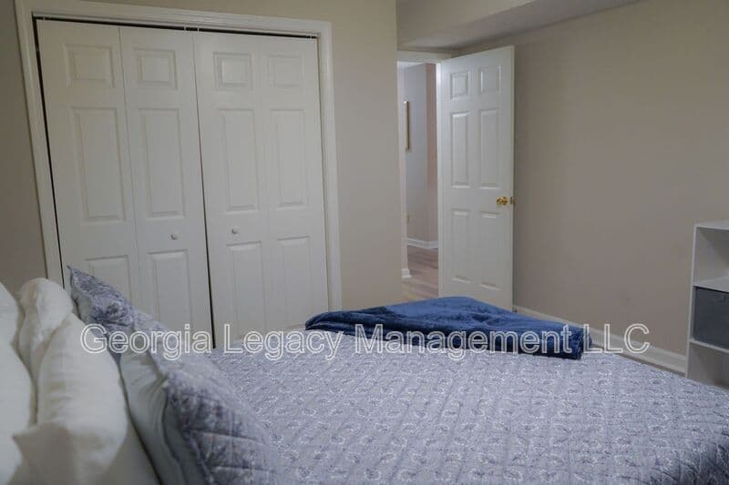 athens House: 1688 Prince Avenue