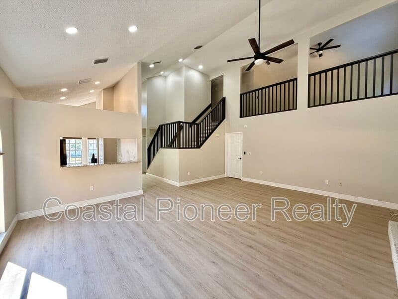 Tampa House: 8731 Huntfield St