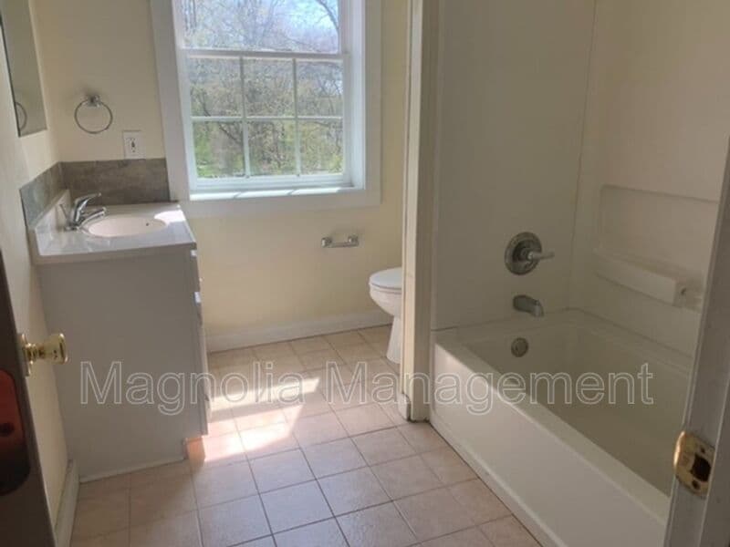 Henderson Condo: 516 N. Beckford Dr.