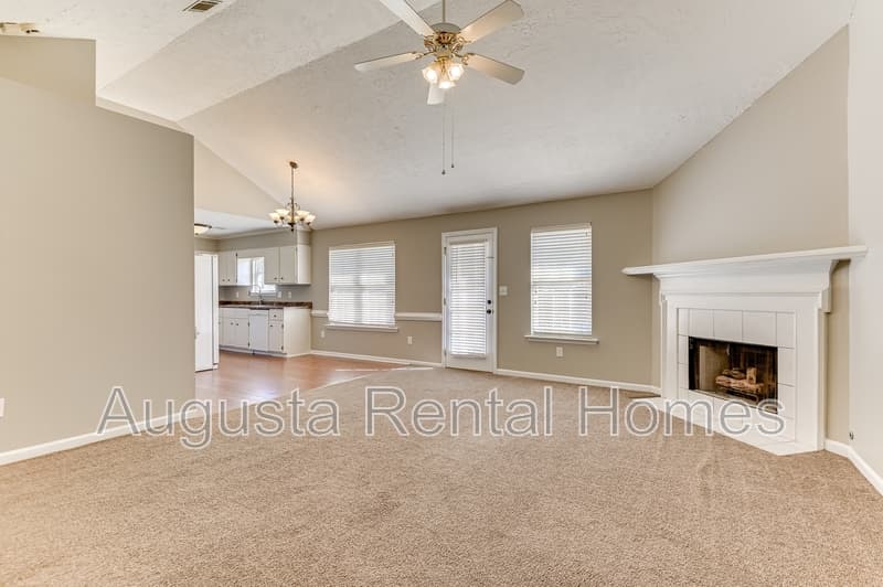 Grovetown House: 223 Taylor Circle