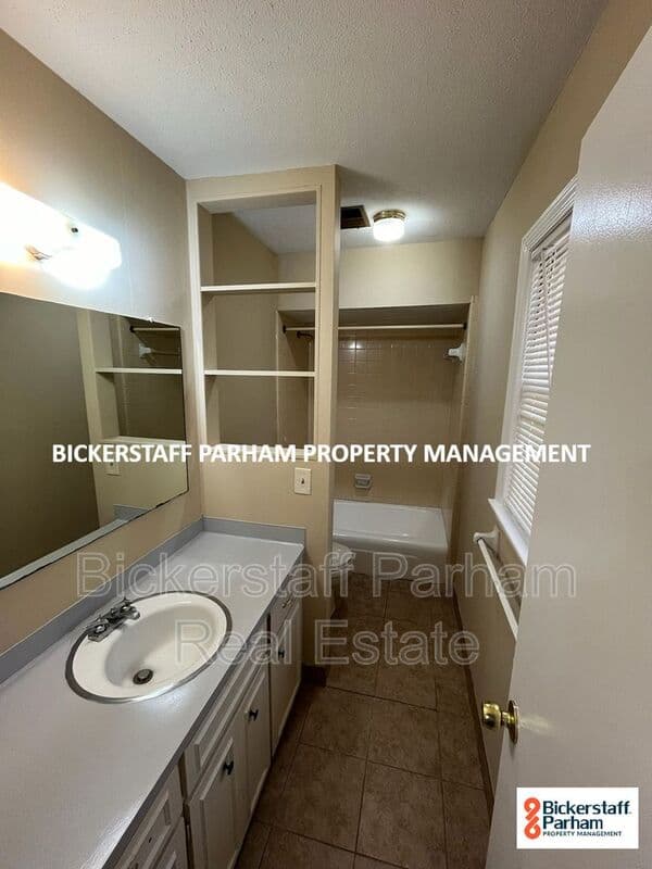 Columbus House: 5307 Argonne Drive