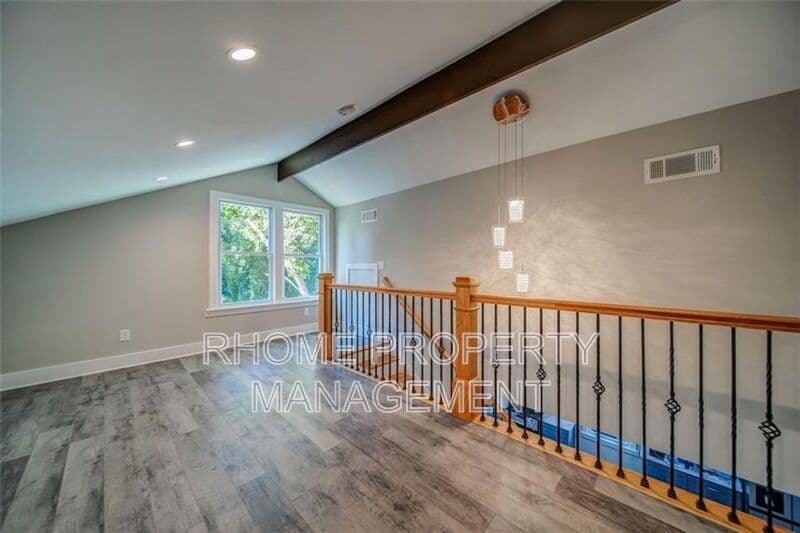 Atlanta House: 1058 White Oak Avenue