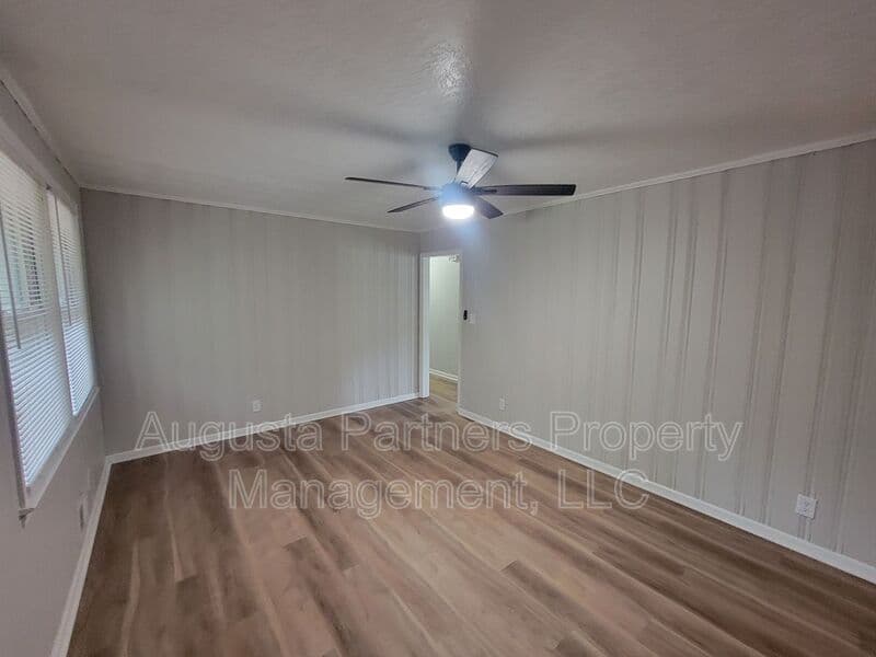 Augusta House: 323 Pineview Drive