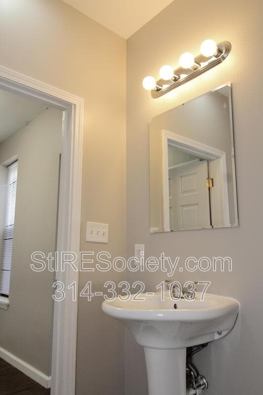 St. Louis Condo: 7615 S. Broadway #2F