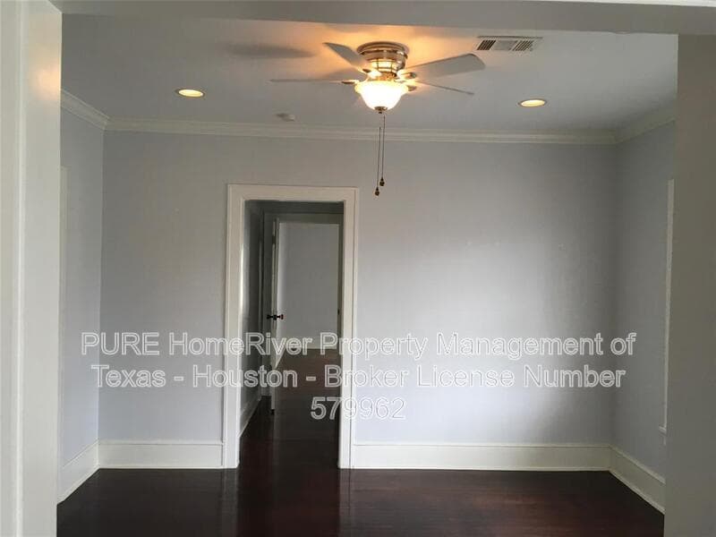 Houston House: 3812 La Branch St
