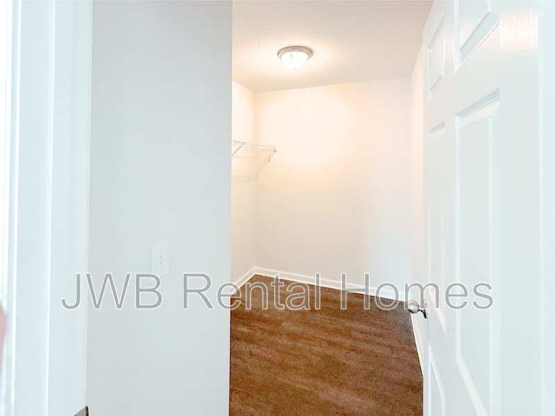 Jacksonville House: 6704 Elwood Ave