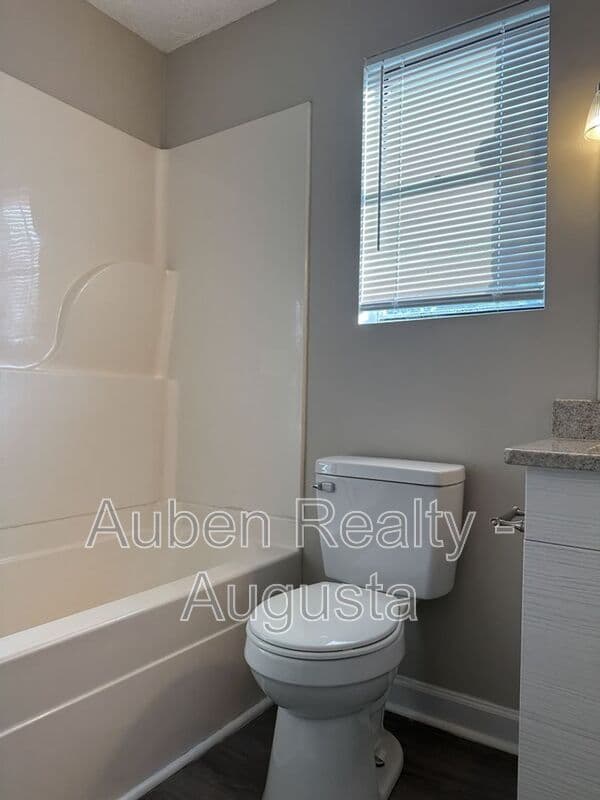 Augusta House: 3202 Gerald Dr E