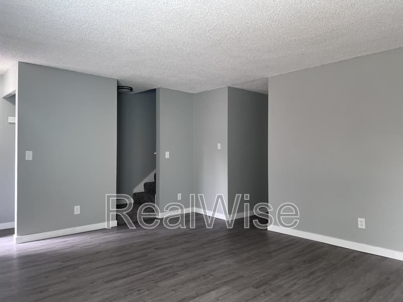 Portland Townhome: 2467 SE 135th Ave