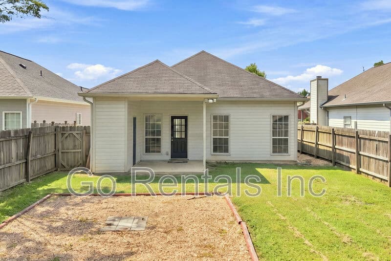 Calera House: 975 McAllister Drive