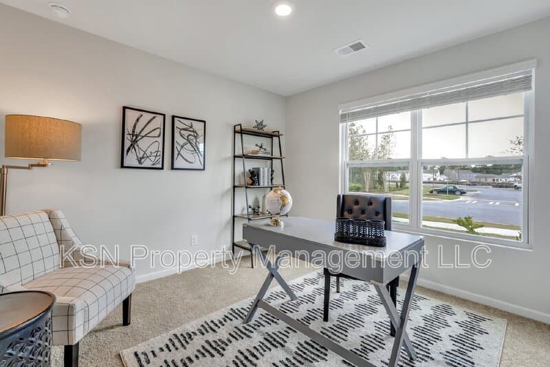 Bloomingdale House: 224 Skylark Rd