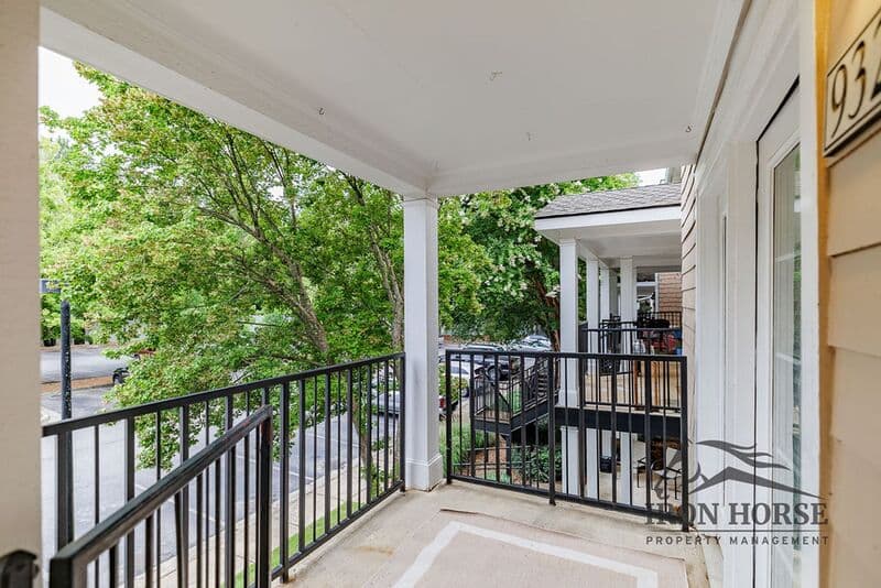 Athens House: 1035 BARNETT SHOALS RD