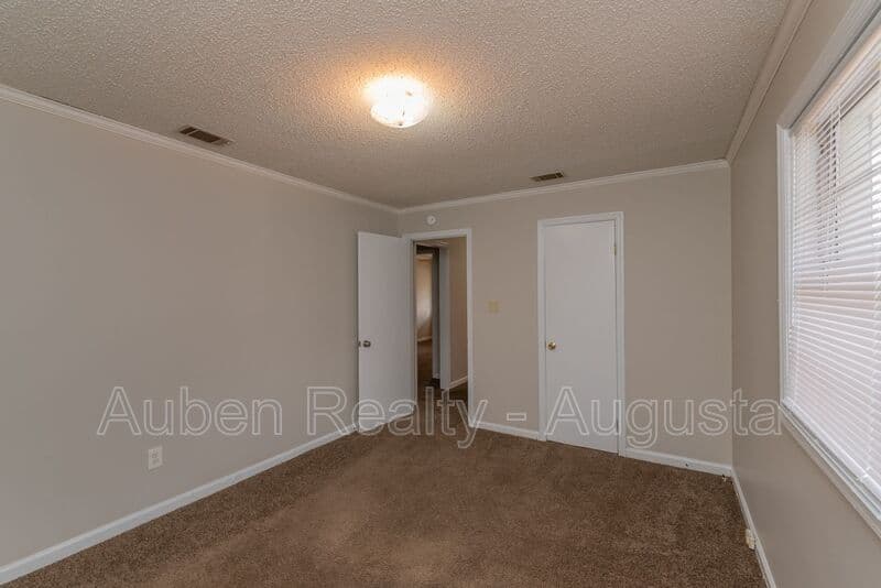 Augusta House: 2165 1/2 Telfair Street