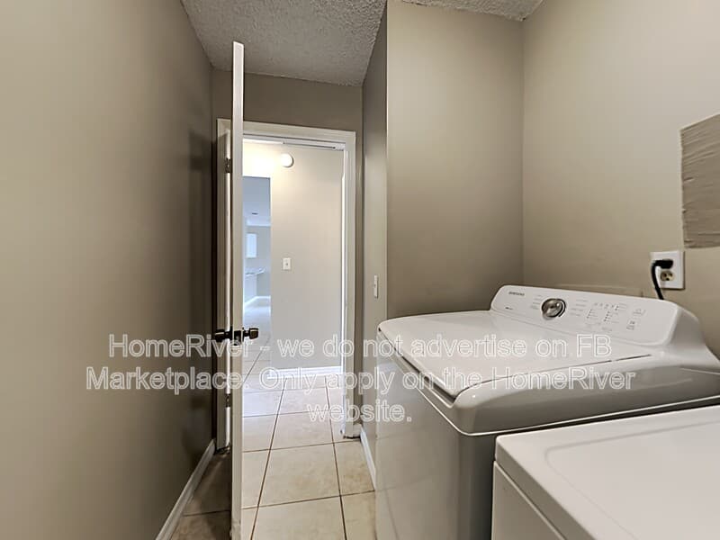 Kissimmee Townhome: 565 Hunter Cir