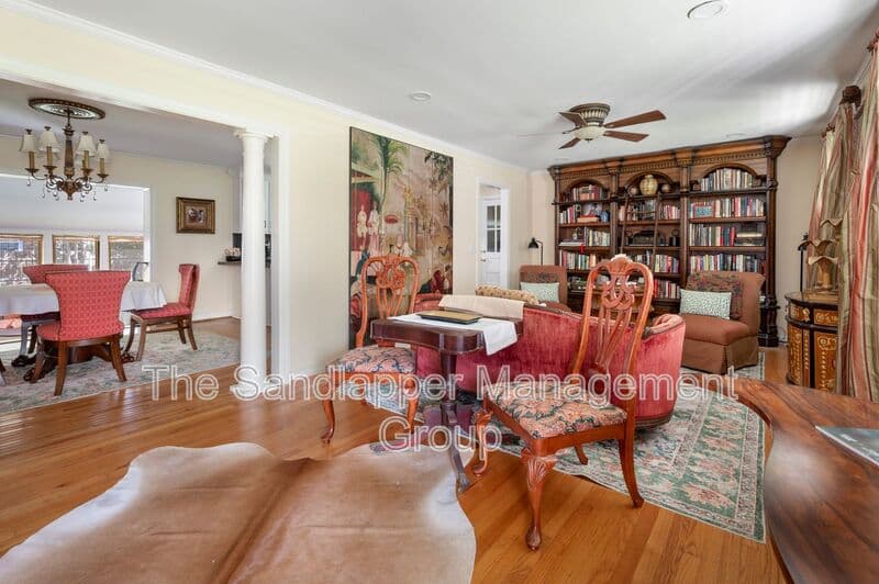 Charleston House: 1652 Boone Hall Drive