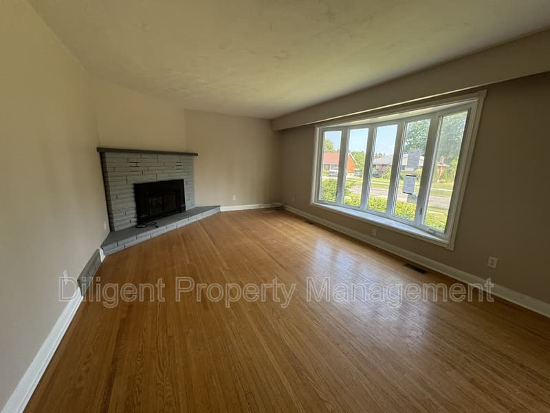 Peterborough House: 1209 Trentway Vista