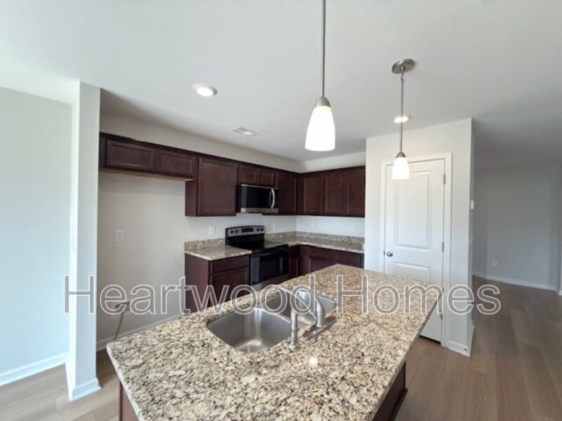 Elgin House: 406 Eclipse Lane