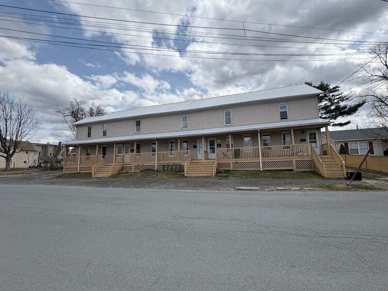 Scranton Townhome: 1404-1412 Sanderson Ave
