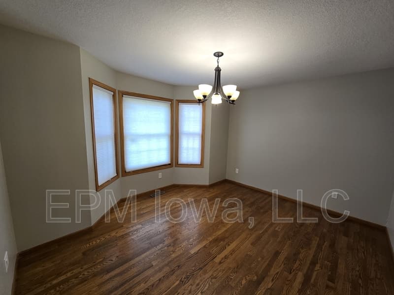 Cedar Falls House: 4710 Donald Drive