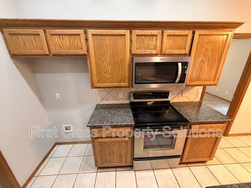Yukon House: 12306 SW 13th St
