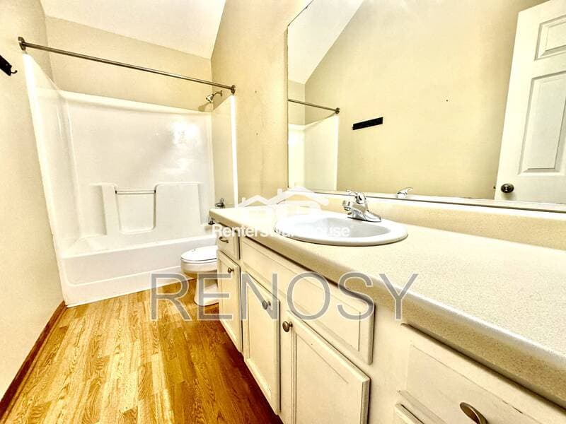 Ankeny House: 1228 SE Village View Lane