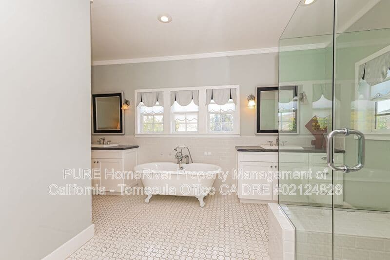 Murrieta House: 36475 Avenida La Cresta