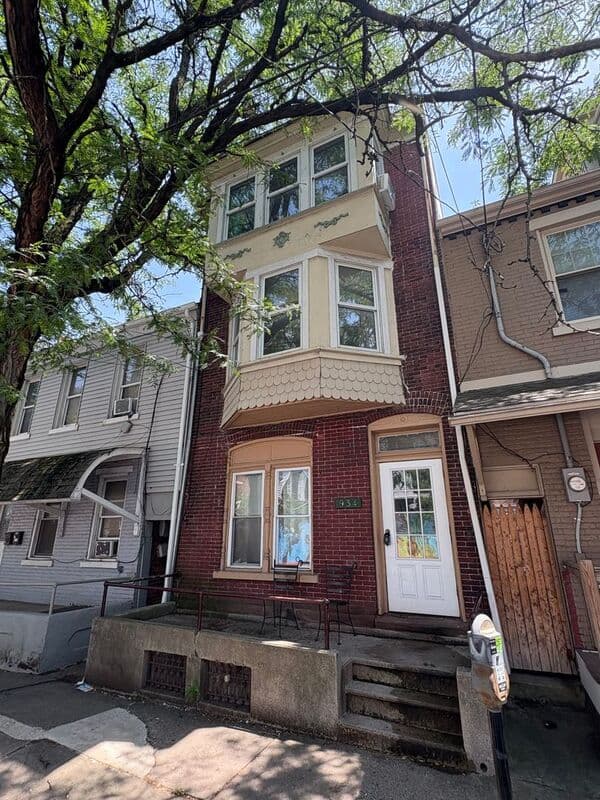 Allentown House: 934 Walnut St