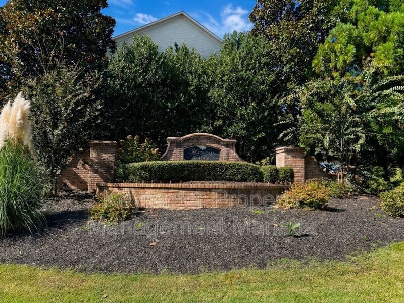 Marietta House: 730 Pecan Knoll Dr