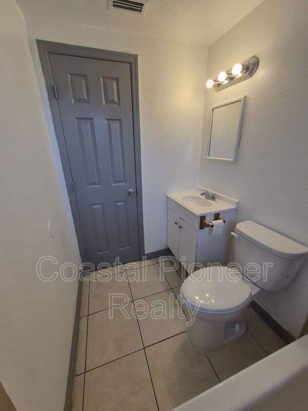 Tampa House: 3205 N 47th St