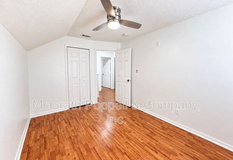 VALRICO House: 516 CAPE COD CIR