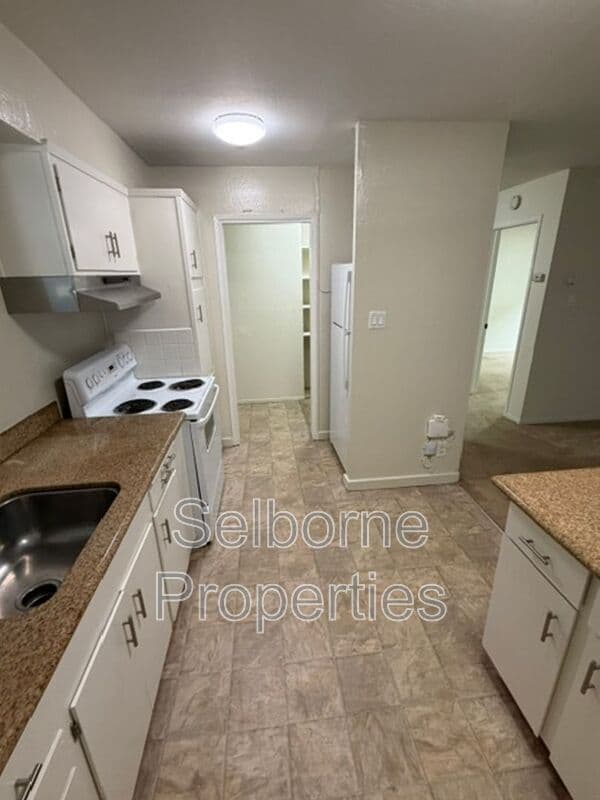 Oakland House: 407 Fairmount Ave