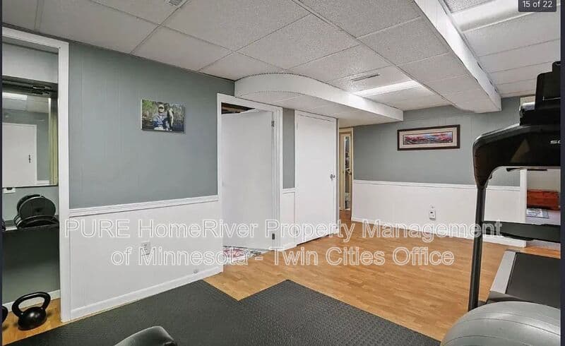 Saint Louis Park House: 1642 Edgewood Ave S