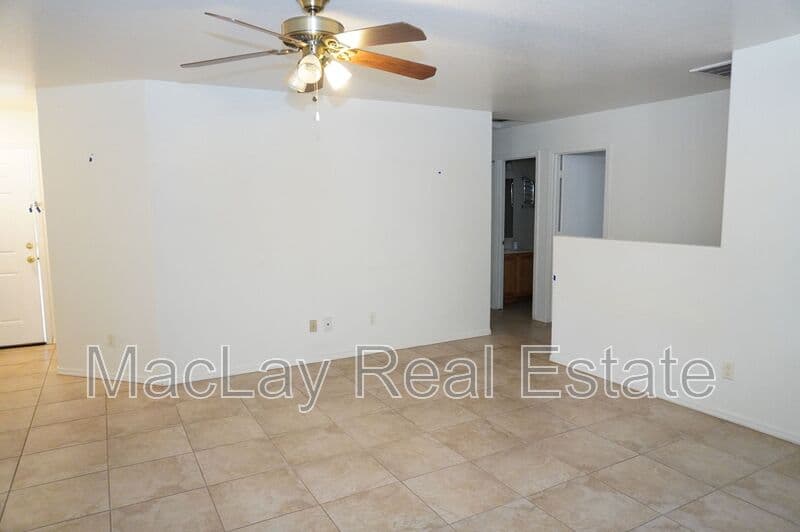 San Tan Valley House: 983 E Denim Trail