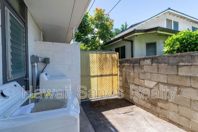 Honolulu House: 39 Hialoa St