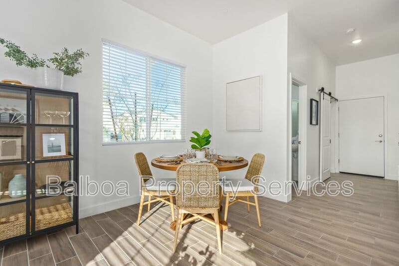 Mesa Townhome: 3230 E Thomas Rd