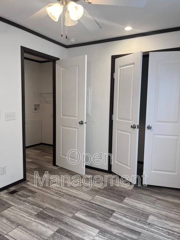 Ankeny House: 2301 SW Oralabor Rd