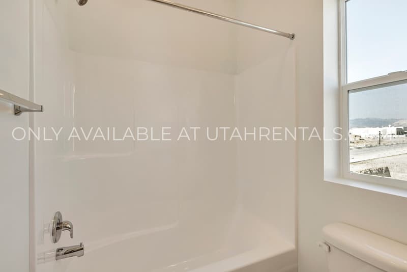 South Jordan House: 11474 S Andover Rd