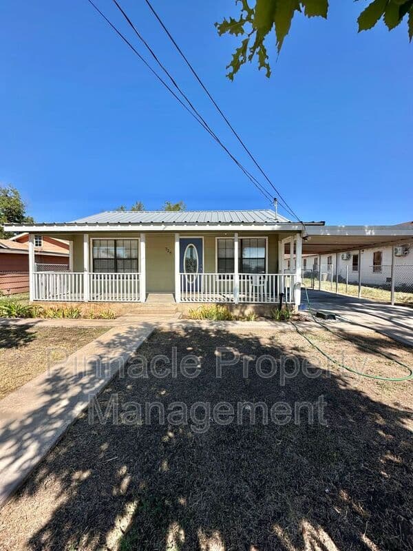 San Angelo House: 726 Rust St