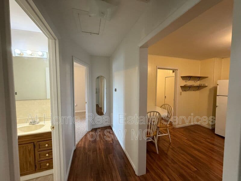 Springfield House: 1044 W Windy Ridge Lane