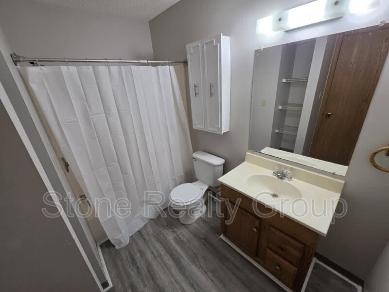 Clinton Condo: 660 S 7th St