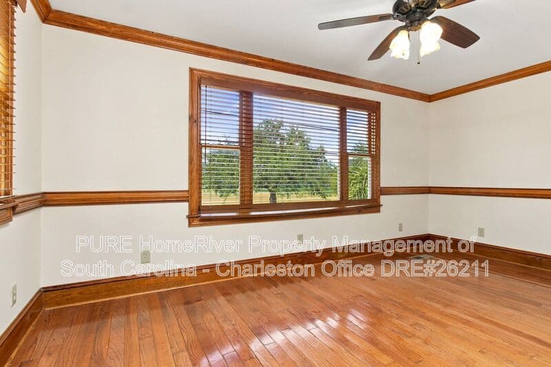 Charleston House: 224 President St