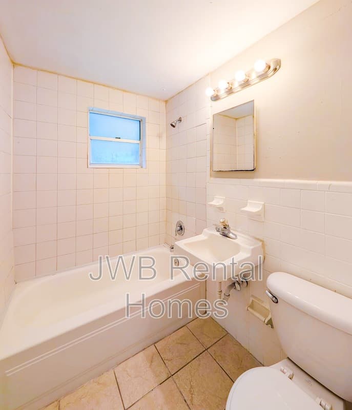 Jacksonville House: 5742 Newberg Ln