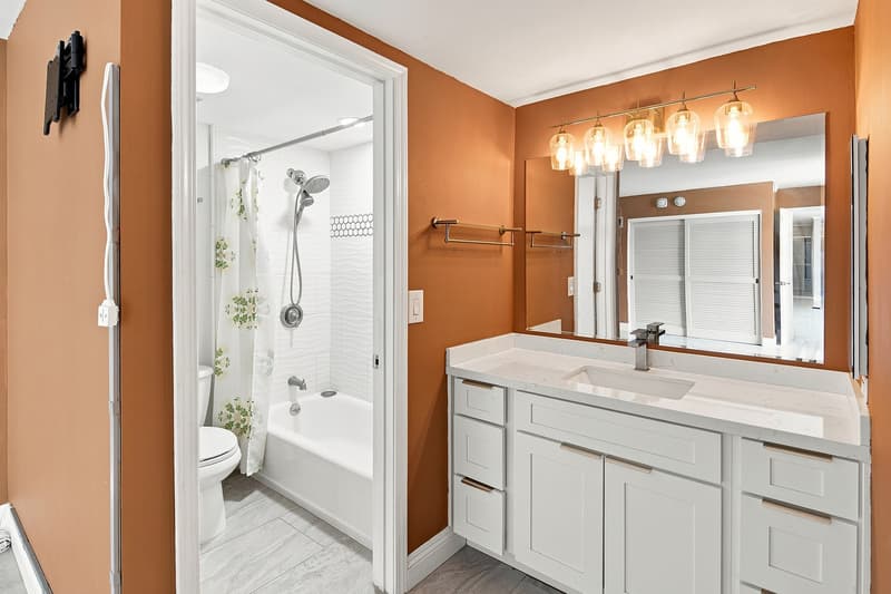 Honolulu Condo: 2215 Aloha Drive #4J